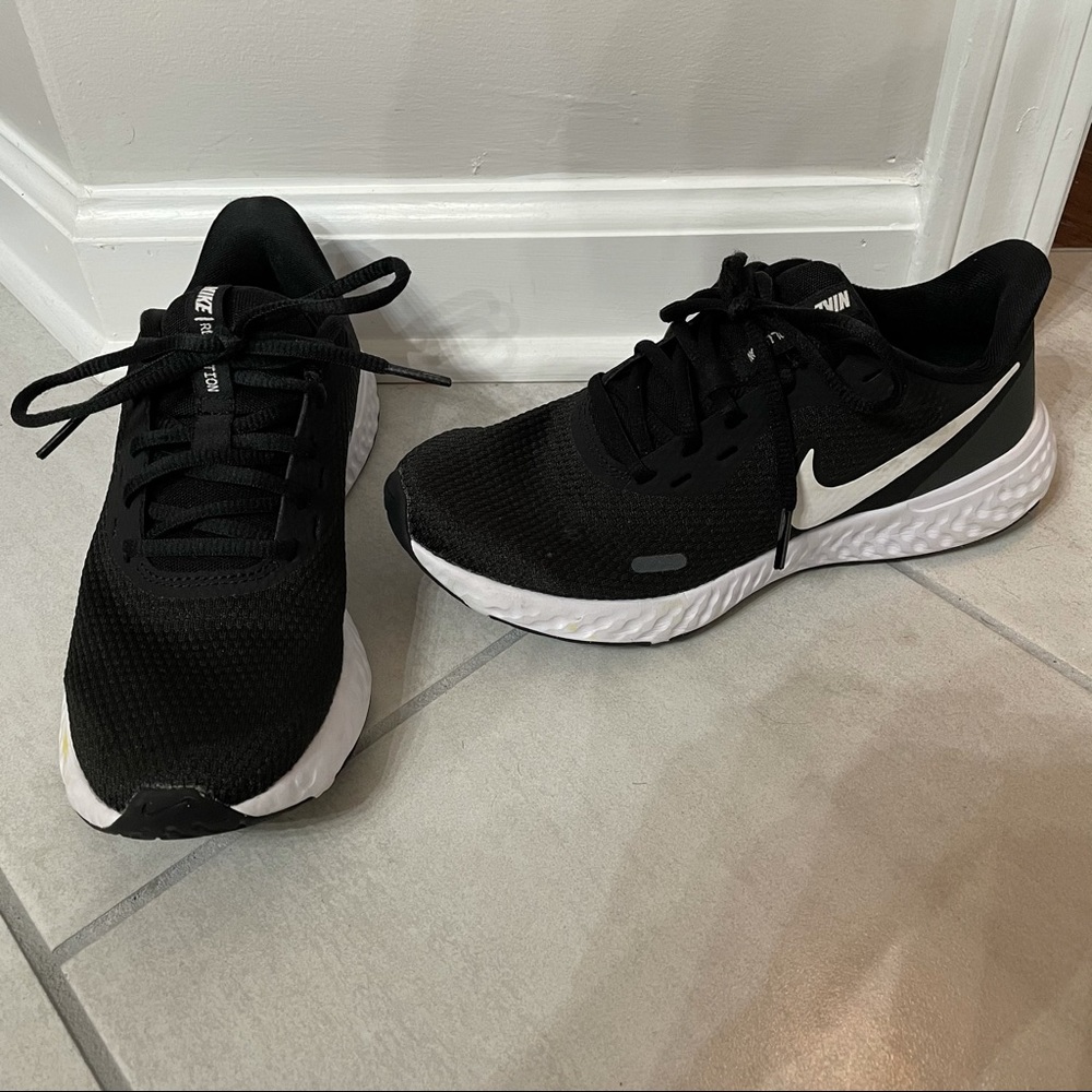 Nike Revolution 5
